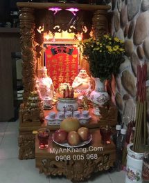 Để tỏi trên bàn thờ thần tài ông địa
