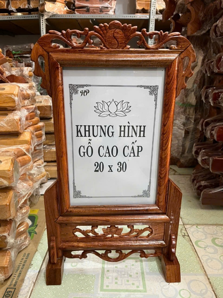 khung hình để bàn thờ bằng gỗ hương cao cấp