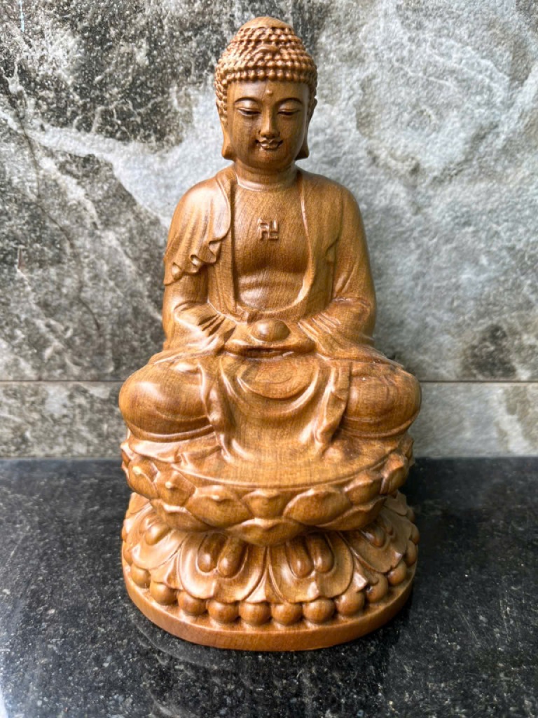 Tượng Phật A Di Đà để xe ô tô bằng gỗ bách xanh, gỗ hương
