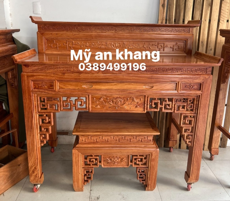 Bàn thờ gia tiên 2 tầng kèm bàn cúng nhỏ gỗ hương ở TPHCM