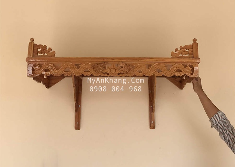 Bàn thờ Phật treo tường rồng vàng tại TPHCM