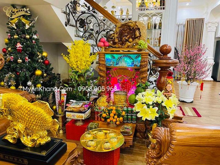 bàn thờ Ông Địa Thần Tài ngày Tết