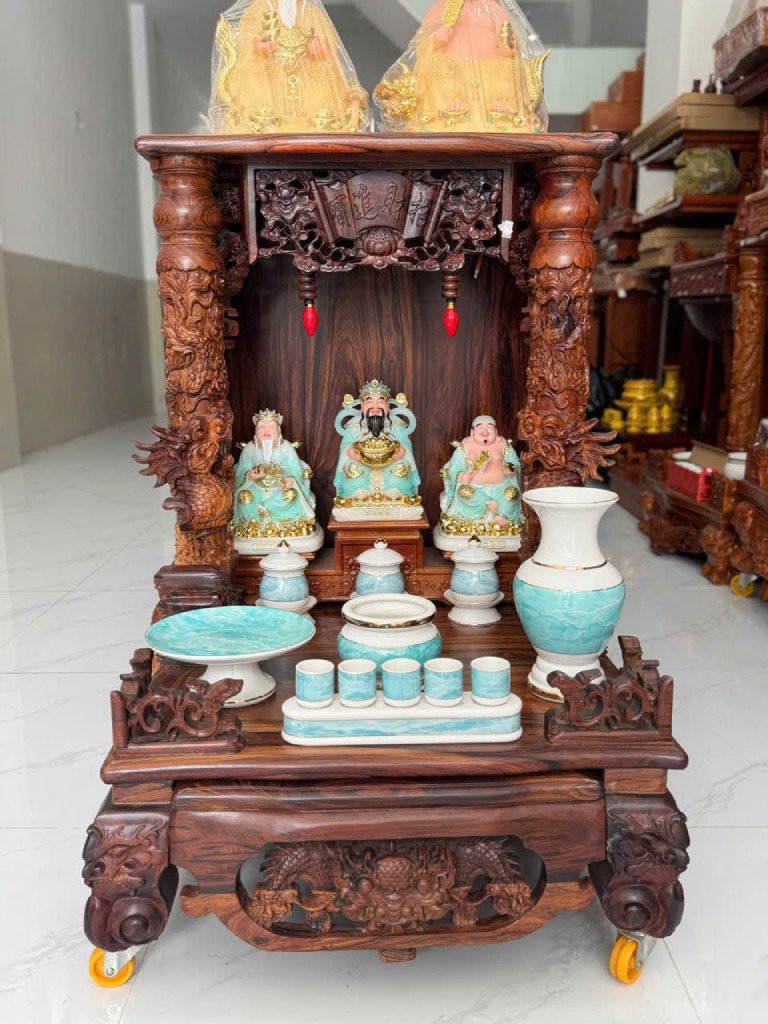 đèn bàn thờ Thần Tài màu gì