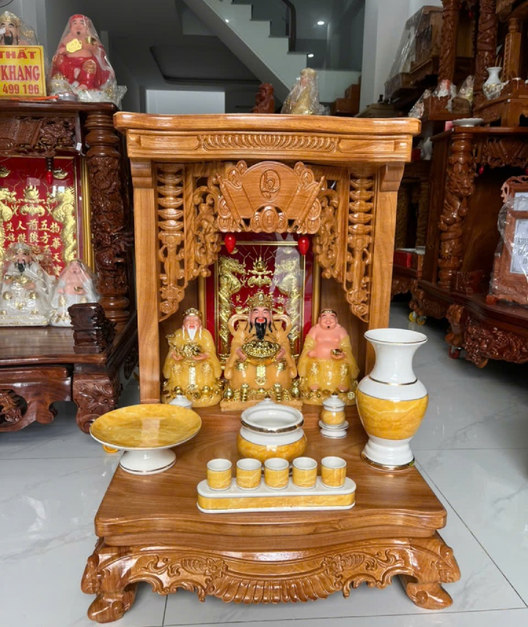 đèn bàn thờ Thần Tài màu đỏ hay vàng