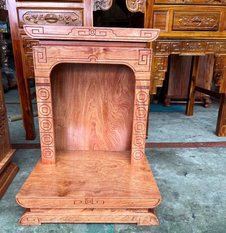 Bàn thờ Thần Tài hiện đại gỗ hương chạm trổ đồng tiền